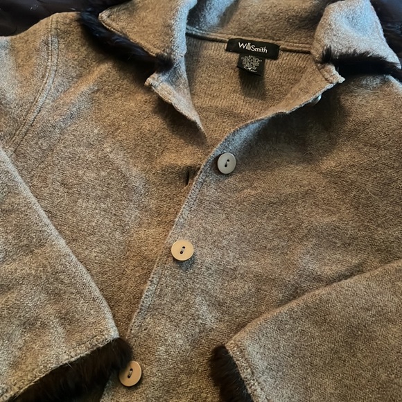 Woman’s Will smith coat very cozy size small like new! - Picture 2 of 4
